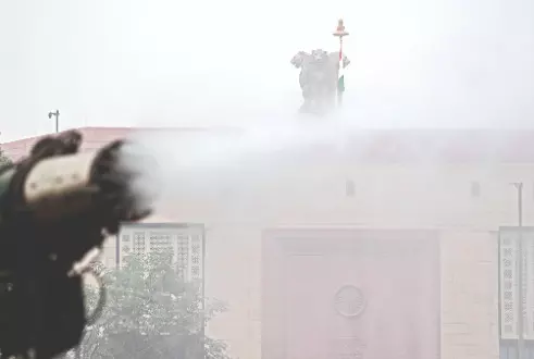 Smog chokes Capital: Eyes burn, coughs rise as air nears ‘severe’ Smog chokes Capital: Eyes burn, coughs rise as air nears ‘severe’