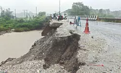 ‘Montha’ triggers crack on NH & flooding in Alipurduar ‘Montha’ triggers crack on NH & flooding in Alipurduar