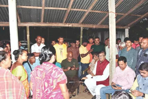 TMC leaders meet locals after 500 names vanish from voter list TMC leaders meet locals after 500 names vanish from voter list