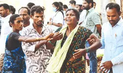 T’gana: 19 killed after lorry rams into bus, empties gravel into govt vehicle T’gana: 19 killed after lorry rams into bus, empties gravel into govt vehicle