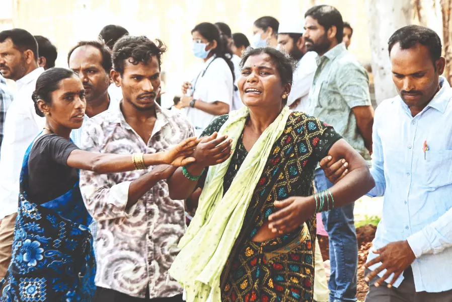 T’gana: 19 killed after lorry rams into bus, empties gravel into govt vehicle T’gana: 19 killed after lorry rams into bus, empties gravel into govt vehicle