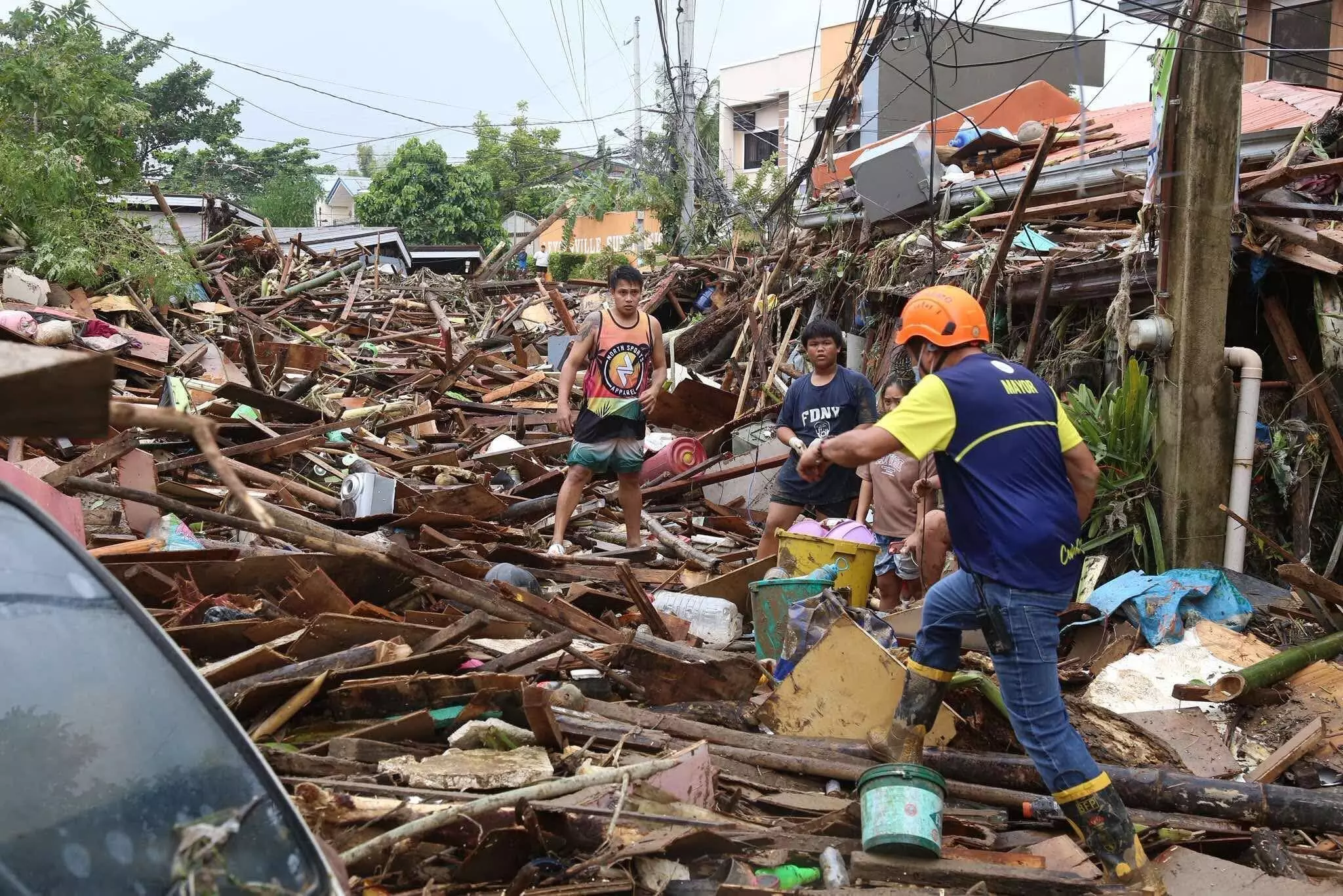 Typhoon leaves at least 2 dead, traps people on roofs and submerges cars in central Philippines Typhoon leaves at least 2 dead, traps people on roofs and submerges cars in central Philippines
