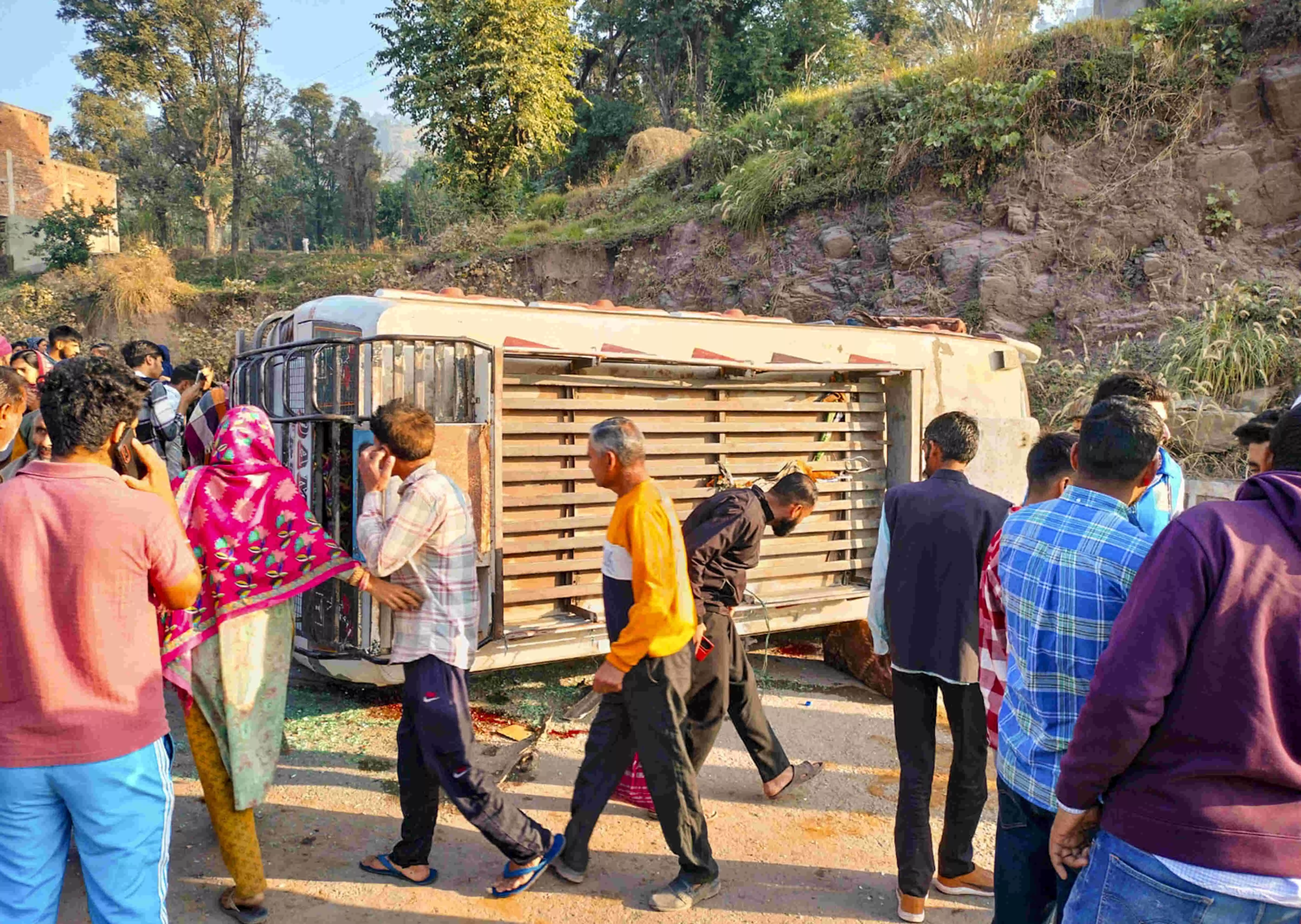 Mini bus overturns in J-K’s Rajouri; many students among 28 injured Mini bus overturns in J-K’s Rajouri; many students among 28 injured