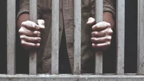 Pvt bus conductor held for ‘pushing passenger from running bus’ Pvt bus conductor held for ‘pushing passenger from running bus’