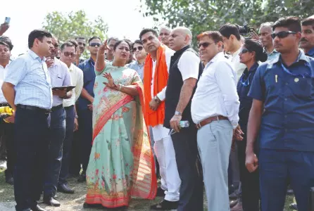 Delhi hits the road to fight dust