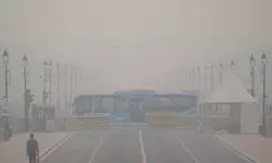 Delhis air quality remains very poor at 309, shallow fog blankets city Delhis air quality remains very poor at 309, shallow fog blankets city