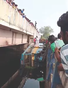 Rajarhat: Over 40 people injured as bus loses control, falls into canal; driver flees Rajarhat: Over 40 people injured as bus loses control, falls into canal; driver flees