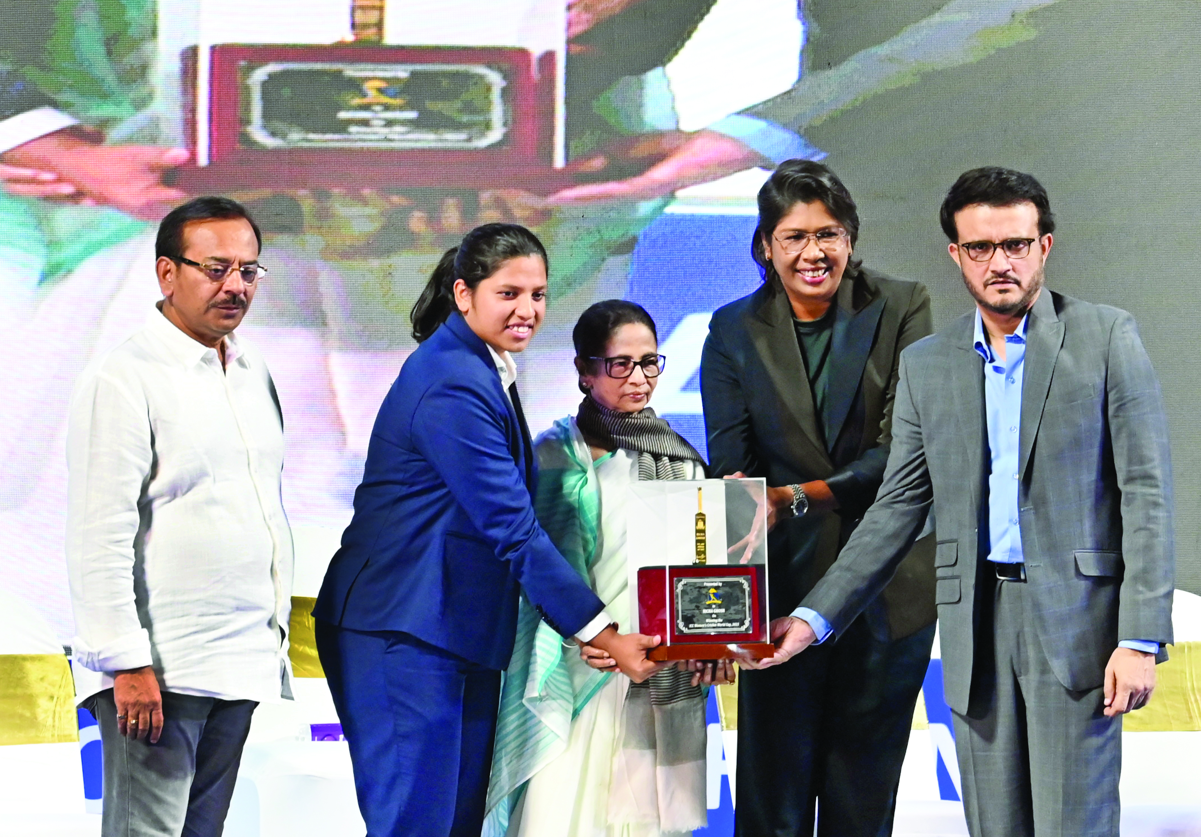 Mamata honours Richa Ghosh with ‘Banga Bhushan’, makes her Honorary DSP Mamata honours Richa Ghosh with ‘Banga Bhushan’, makes her Honorary DSP