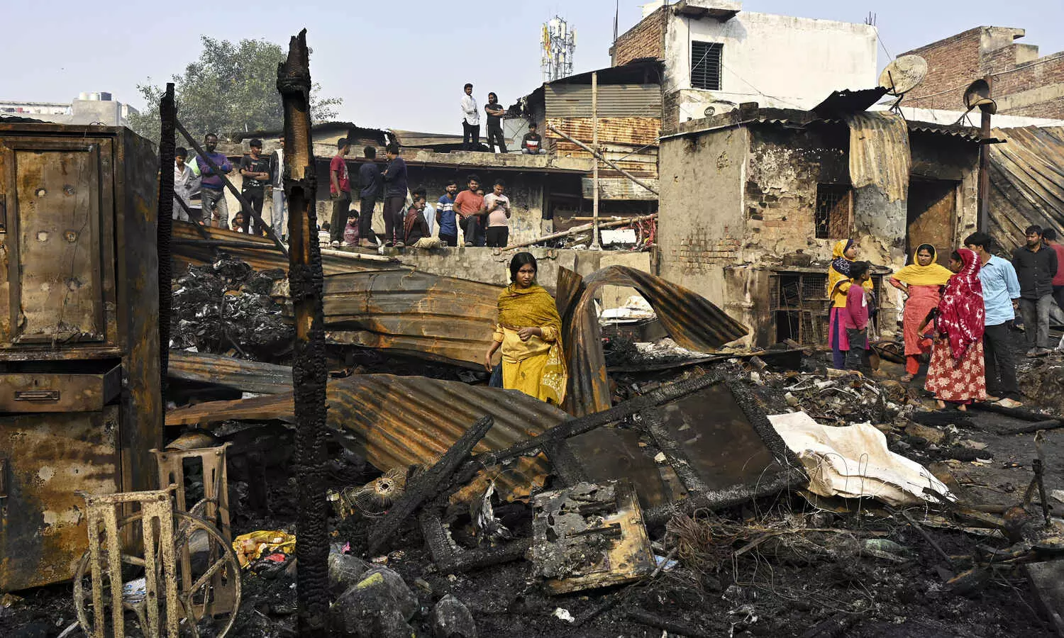Massive fire near Rithala metro station in Delhi engulfs hundreds of shanties, 1 dead