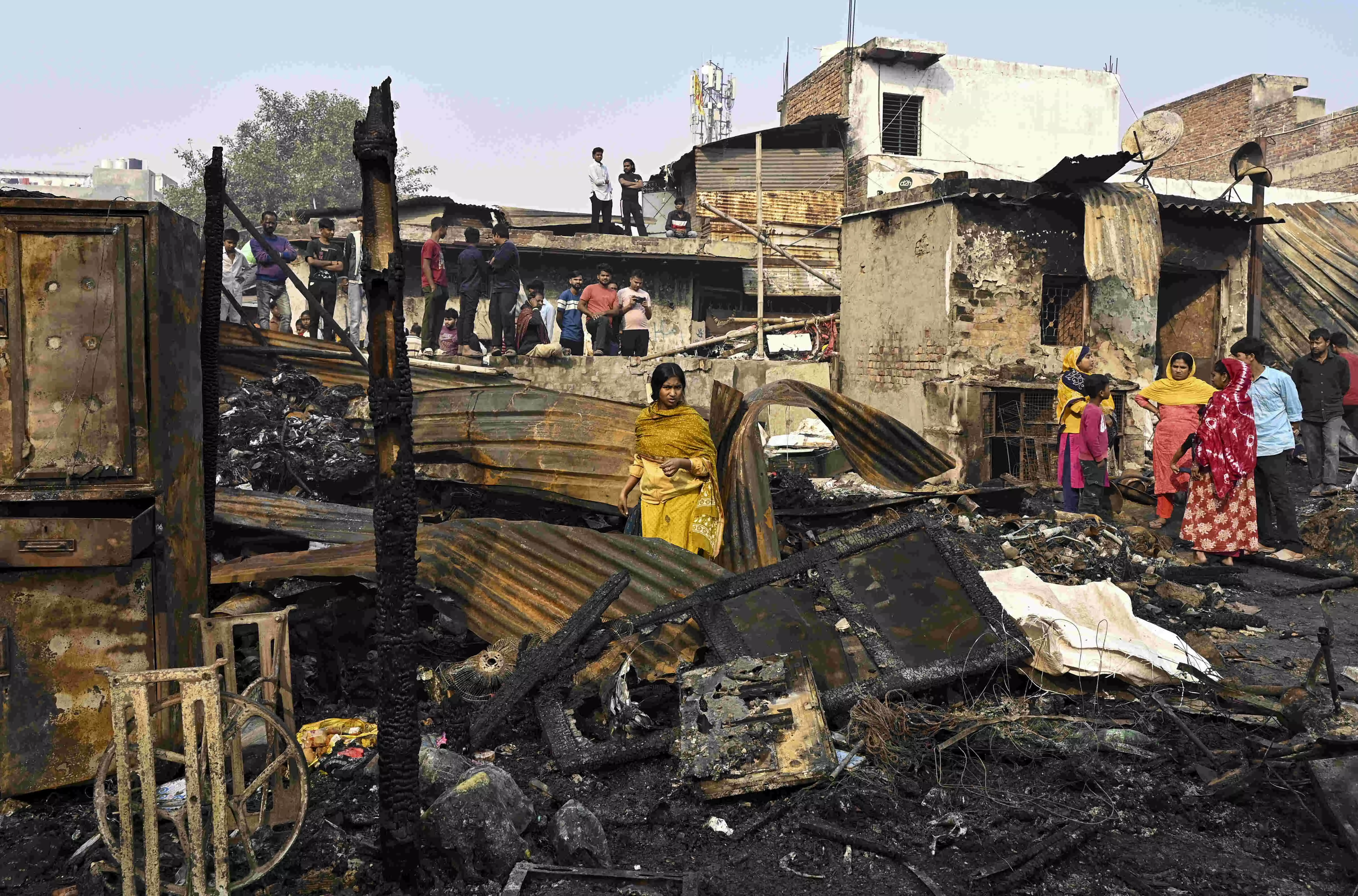 Massive fire near Rithala metro station in Delhi engulfs hundreds of shanties, 1 dead Massive fire near Rithala metro station in Delhi engulfs hundreds of shanties, 1 dead