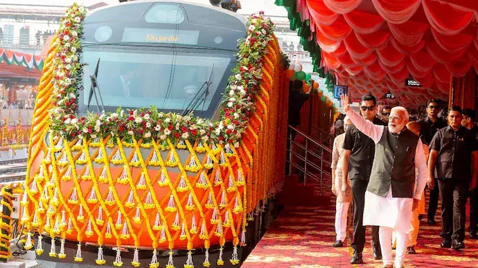 PM flags off 4 new Vande Bharat trains