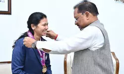 World Cup-Winning Indian Women’s Cricket Team Physio Akanksha Satyavanshi Meets Chief Minister Vishnu Deo Sai World Cup-Winning Indian Women’s Cricket Team Physio Akanksha Satyavanshi Meets Chief Minister Vishnu Deo Sai