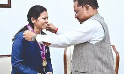 Indian women’s cricket team physio meets Chhattisgarh CM