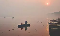 Delhi gasping: AQI at 370; 50% govt staff to work from home Delhi gasping: AQI at 370; 50% govt staff to work from home