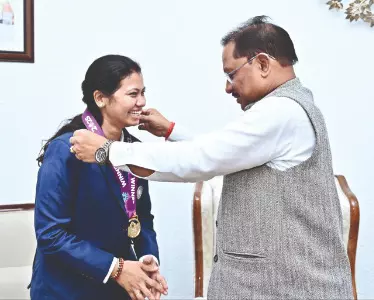 Indian women’s cricket team physio meets Chhattisgarh CM