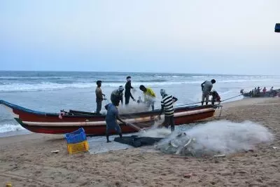14 Indian fishermen from TN arrested by Sri Lankan Navy 14 Indian fishermen from TN arrested by Sri Lankan Navy