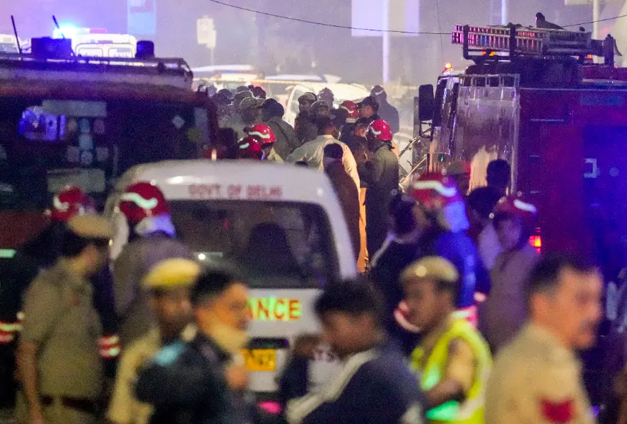 Eight killed in blast near Red Fort, cars gutted and several injured