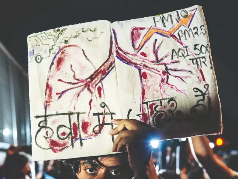 Clean-air protest turns tense after cops detain citizens