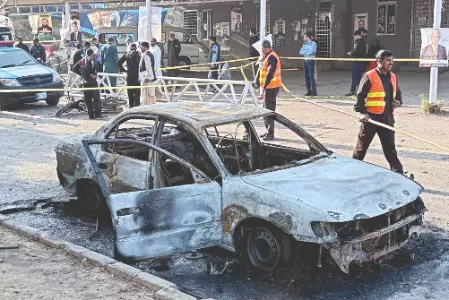 Suicide bomber claims 12 lives, injures 27 outside court in Pak’s Islamabad