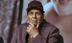 Dharmendra discharged from hospital, family opts for home treatment