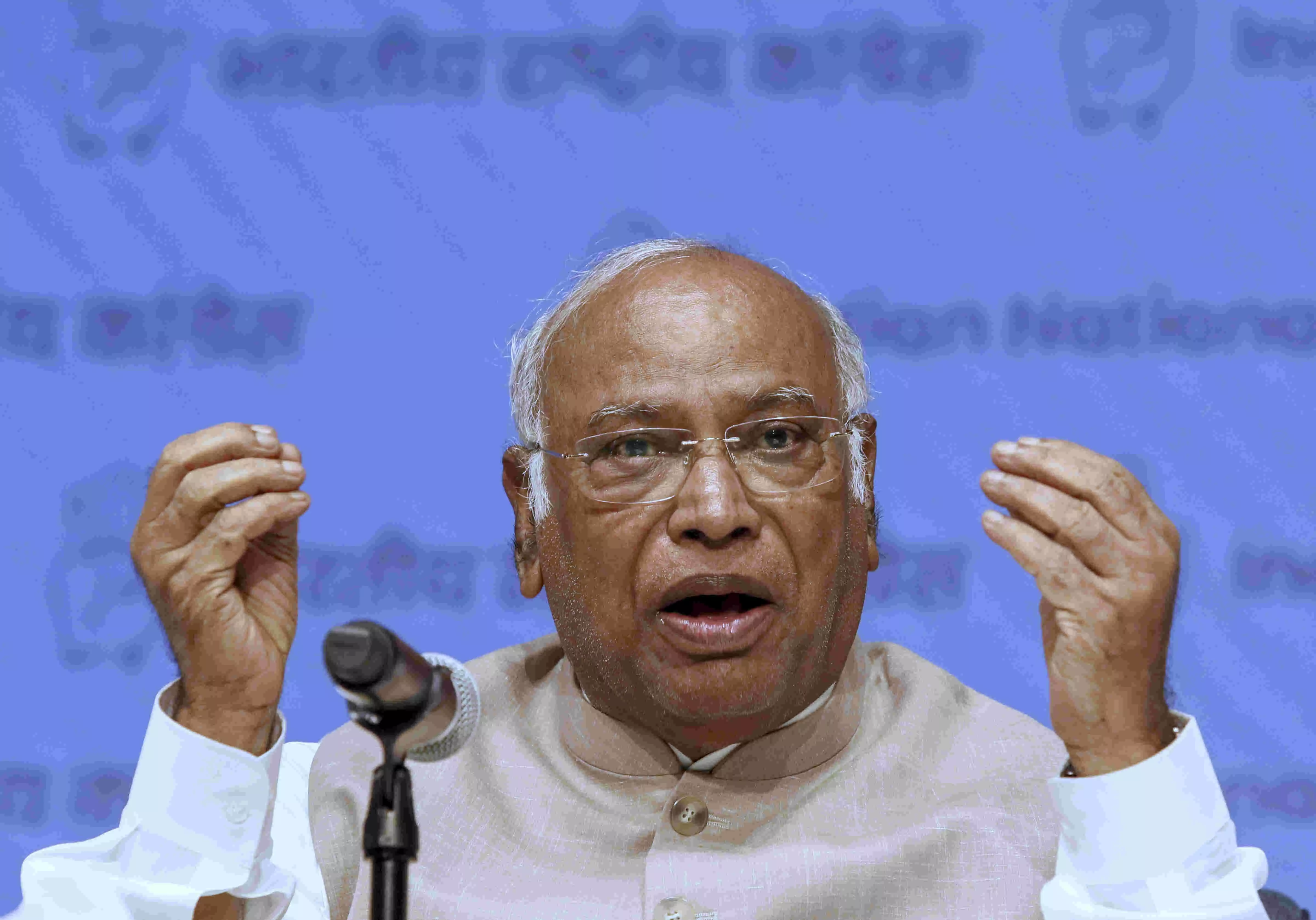 Nehrus contributions sought to be denied, denigrated, distorted by PM: Congress