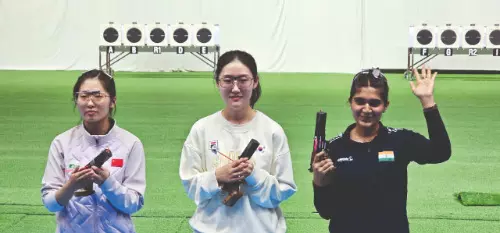 Esha shoots down 25m pistol bronze medal Esha shoots down 25m pistol bronze medal