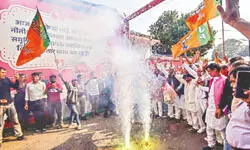Firecrackers at NDA offices, silence in RJD Firecrackers at NDA offices, silence in RJD