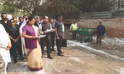CM conducts surprise inspections in S Delhi CM conducts surprise inspections in S Delhi