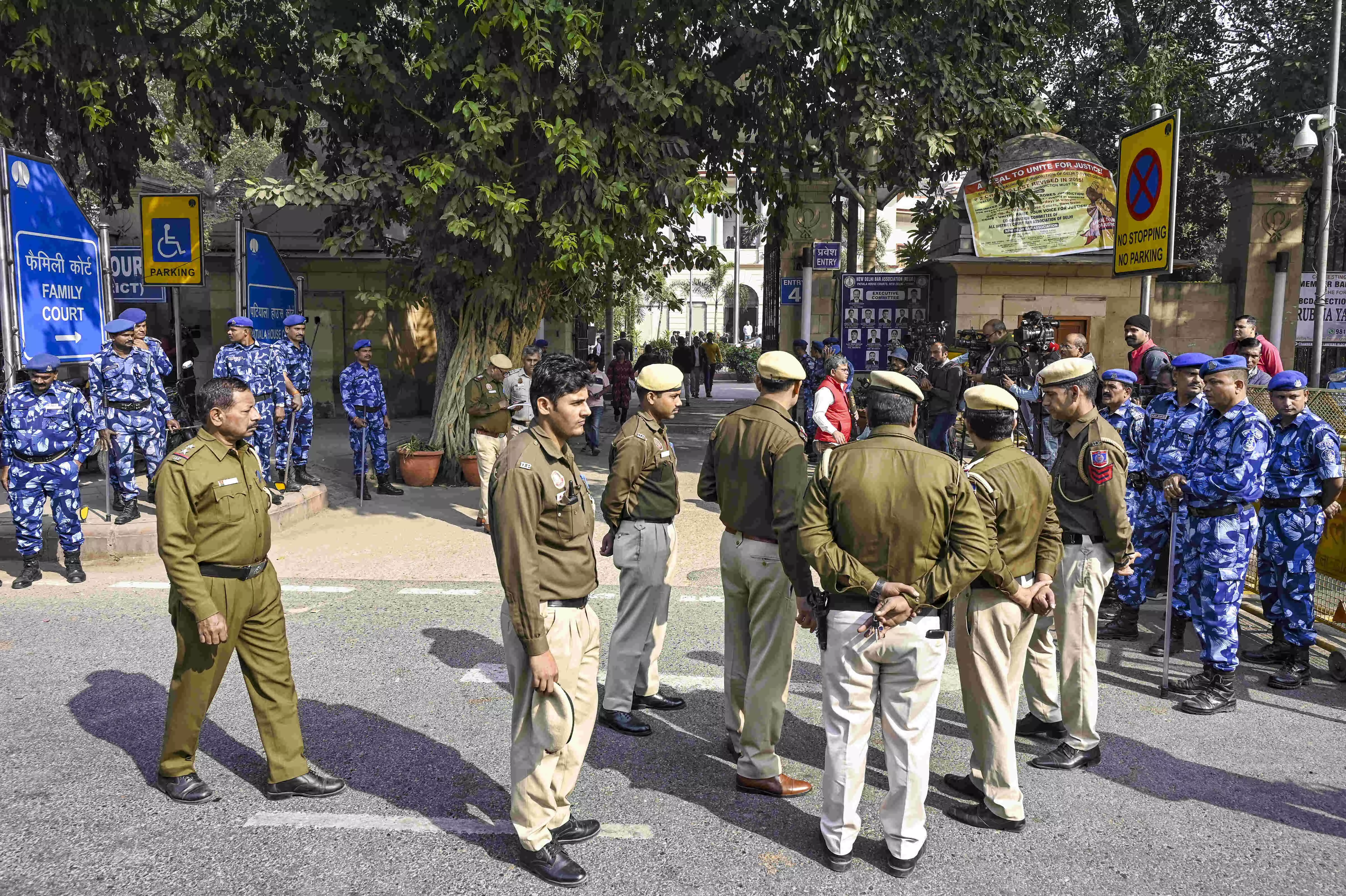 NIA presents Red Fort blast case accused in Delhi court NIA presents Red Fort blast case accused in Delhi court