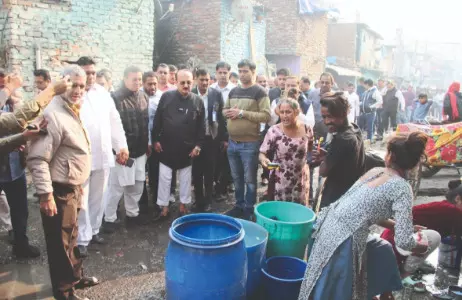Ashish Sood inspects sanitation work in Punjabi Bagh’s Ward 92 Ashish Sood inspects sanitation work in Punjabi Bagh’s Ward 92