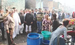 Ashish Sood inspects sanitation work in Punjabi Bagh’s Ward 92 Ashish Sood inspects sanitation work in Punjabi Bagh’s Ward 92
