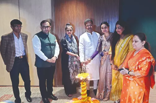 City honours Sunil Kanti Roy with renamed stretch near Peerless Hospital City honours Sunil Kanti Roy with renamed stretch near Peerless Hospital