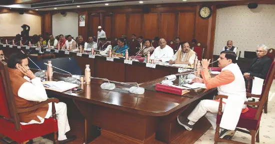 MP okays Rs 4,000 monthly aid for children in ‘difficult’ circumstances MP okays Rs 4,000 monthly aid for children in ‘difficult’ circumstances