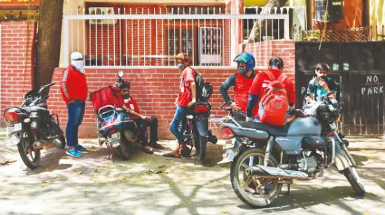 Noida, Ghaziabad order commercial fleets to shift to CNG and EVs by 2026