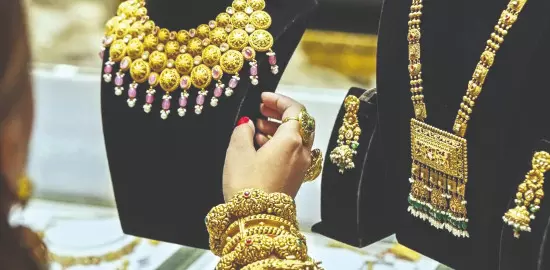 Gold climbs Rs 1,500 to Rs 1,27,300/10 gm