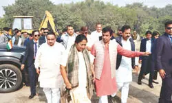 CM reviews Najafgarh Drain stretch, calls for swift upgrades in sanitation CM reviews Najafgarh Drain stretch, calls for swift upgrades in sanitation