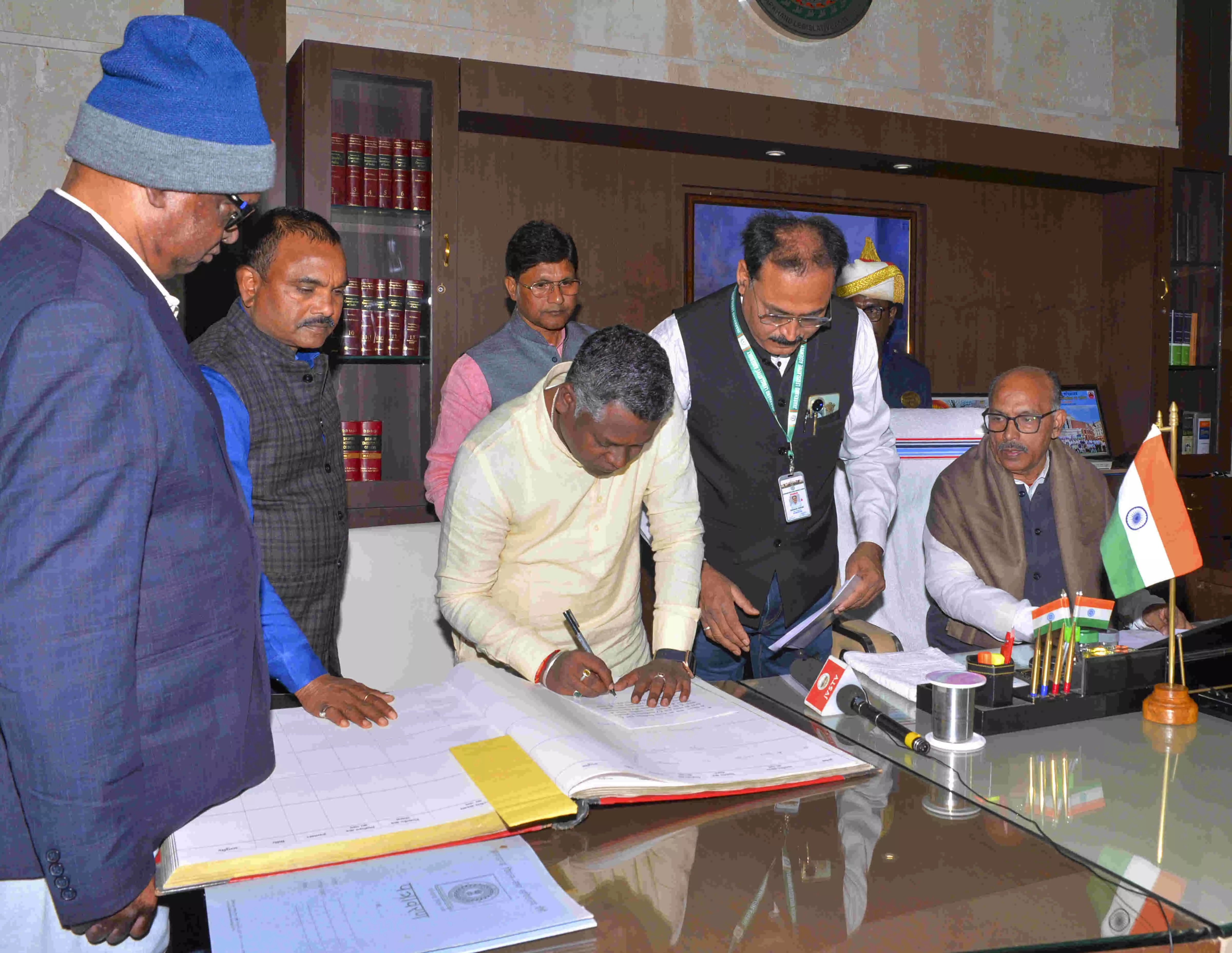 JMMs Somesh Soren takes oath as member of Jharkhand Assembly JMMs Somesh Soren takes oath as member of Jharkhand Assembly