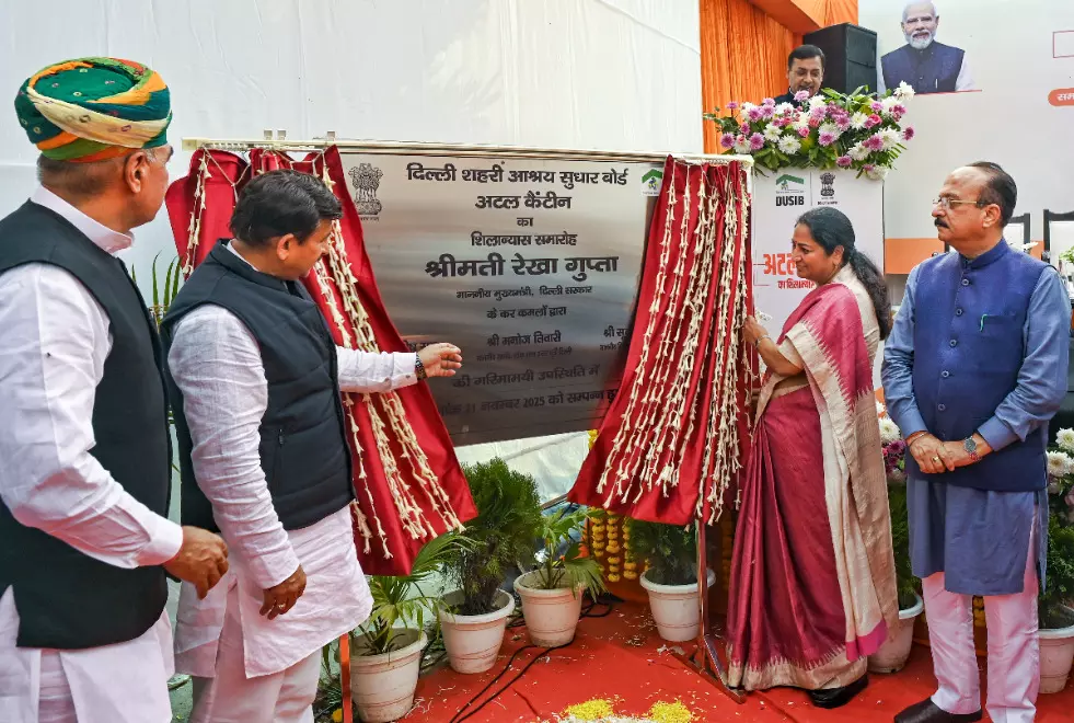 Delhi CM lays foundation stone of Atal canteen;100 to open on birthday of ex PM Vajpayee