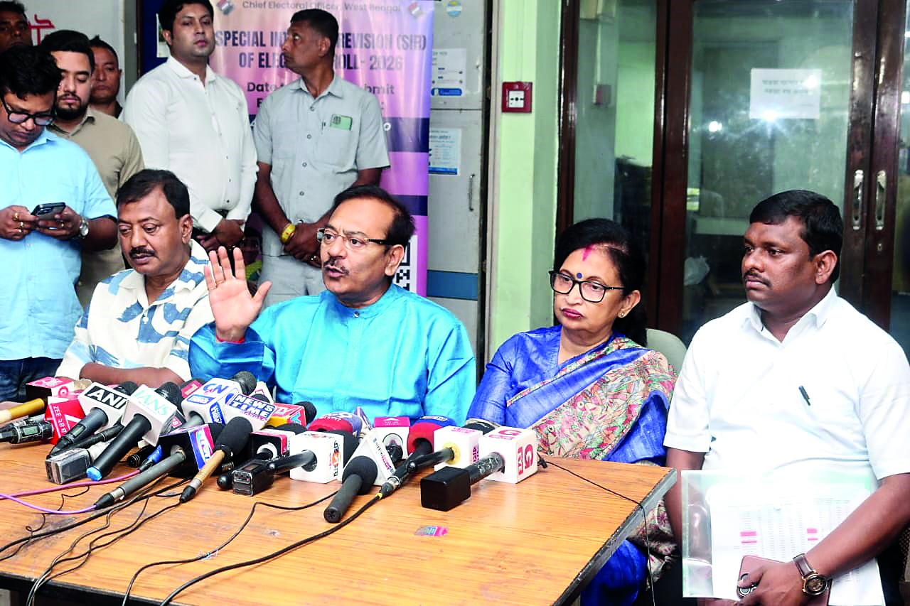 ECI responsible for BLO death, says TMC; submits memorandum to CEO ECI responsible for BLO death, says TMC; submits memorandum to CEO