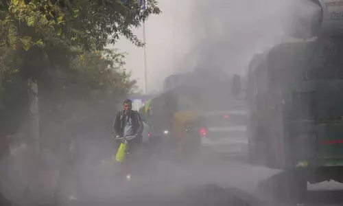 Delhi-NCR AQI goes above 500 in hotspots; dense smog and falling temperatures intensify discomfort