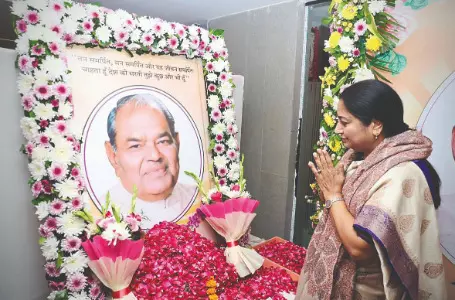 CM Gupta pays tribute on Mange Ram Garg’s 90th birth anniversary