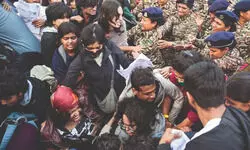 Protest at India Gate turns tense as agitators use pepper spray on cops