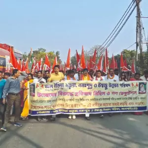 Protest erupts in Dabgram-Fulbari over ‘unethical eviction by Rlys’