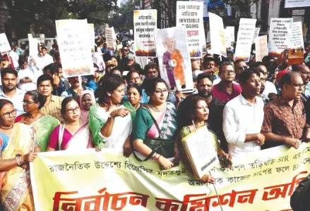 Several BLOs hold protest rally   outside Bengal CEO’s office
