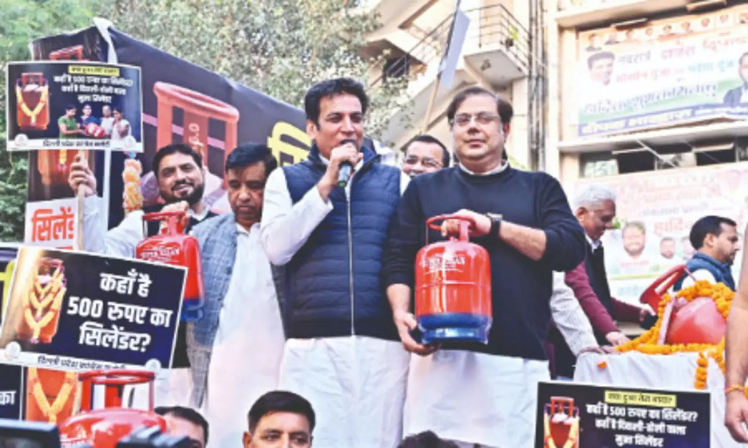 Cylinders at centre of Cong protest