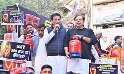 Congress holds funeral procession of LPG cylinders, accuses BJP government of betraying promise of free cylinder