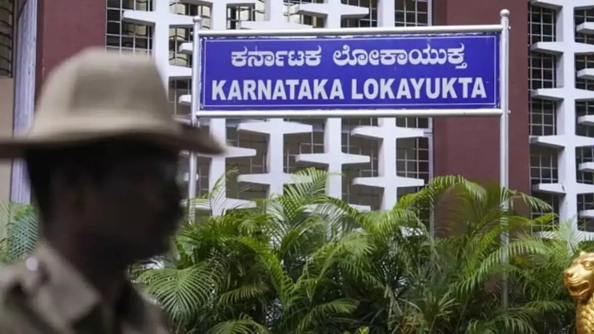 Lokayukta officials recover property deeds, gold and cash from Revenue Inspector Ramaswamy Cs residence Lokayukta officials recover property deeds, gold and cash from Revenue Inspector Ramaswamy Cs residence