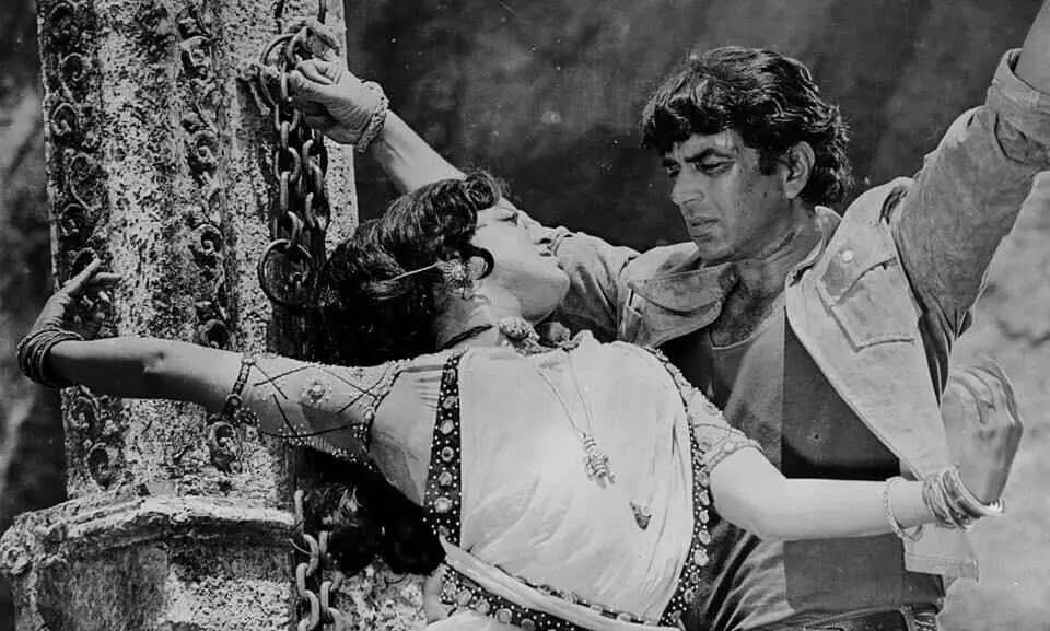 Many shades of charm: Dharmendra & his leading ladies