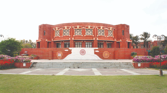IIM Lucknow launches PGP 1999 batch alumni fellowship for advance research