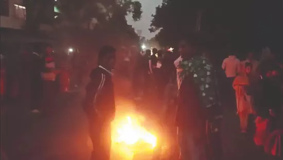 Violence erupts after 6-year-old dies in car crash Violence erupts after 6-year-old dies in car crash